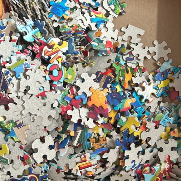 USED- 1000 piece puzzle - Picture 5 of 5